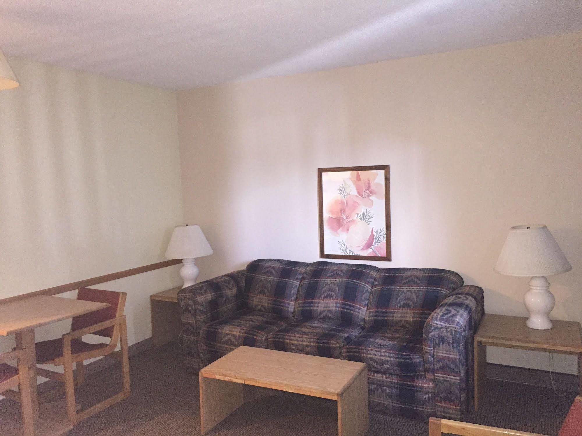 Tyee Village Motel พอร์ตอัลเบอนี ภายนอก รูปภาพ