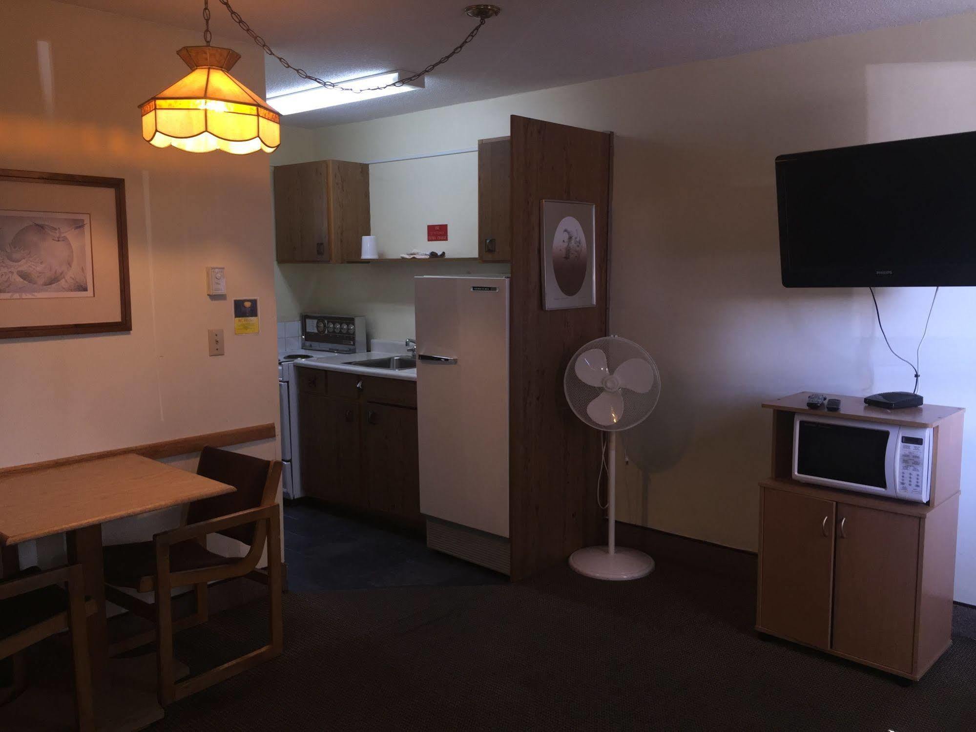 Tyee Village Motel พอร์ตอัลเบอนี ภายนอก รูปภาพ